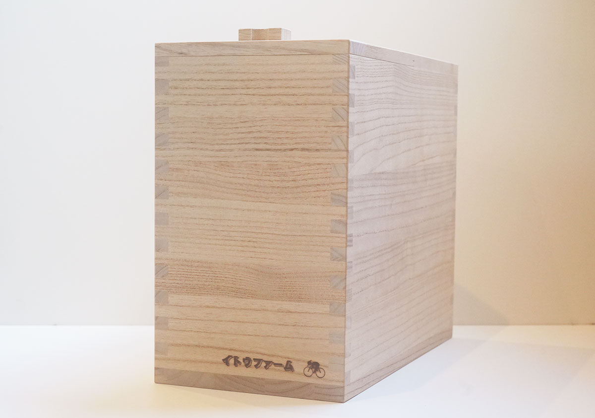 イトウファームロゴ入り桐の米びつ
